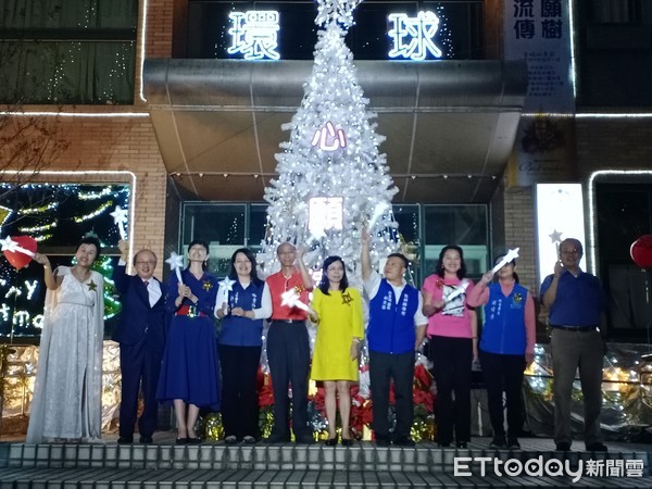 ▲環球幼兒園為家扶兒點亮心願樹。（圖／記者唐詠絮翻攝）