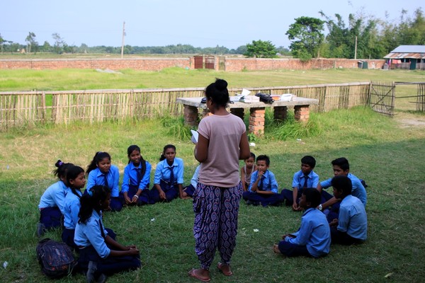 ▲▼世界展望會鼓勵大眾，透過「A Word of firsts第一次，看見世界的希望」理念，加入資助兒童計畫。來自尼泊爾的女孩莎露（Saru）差點被破提早進入婚姻，如今透過協助已能自立。（圖／世界展望會）