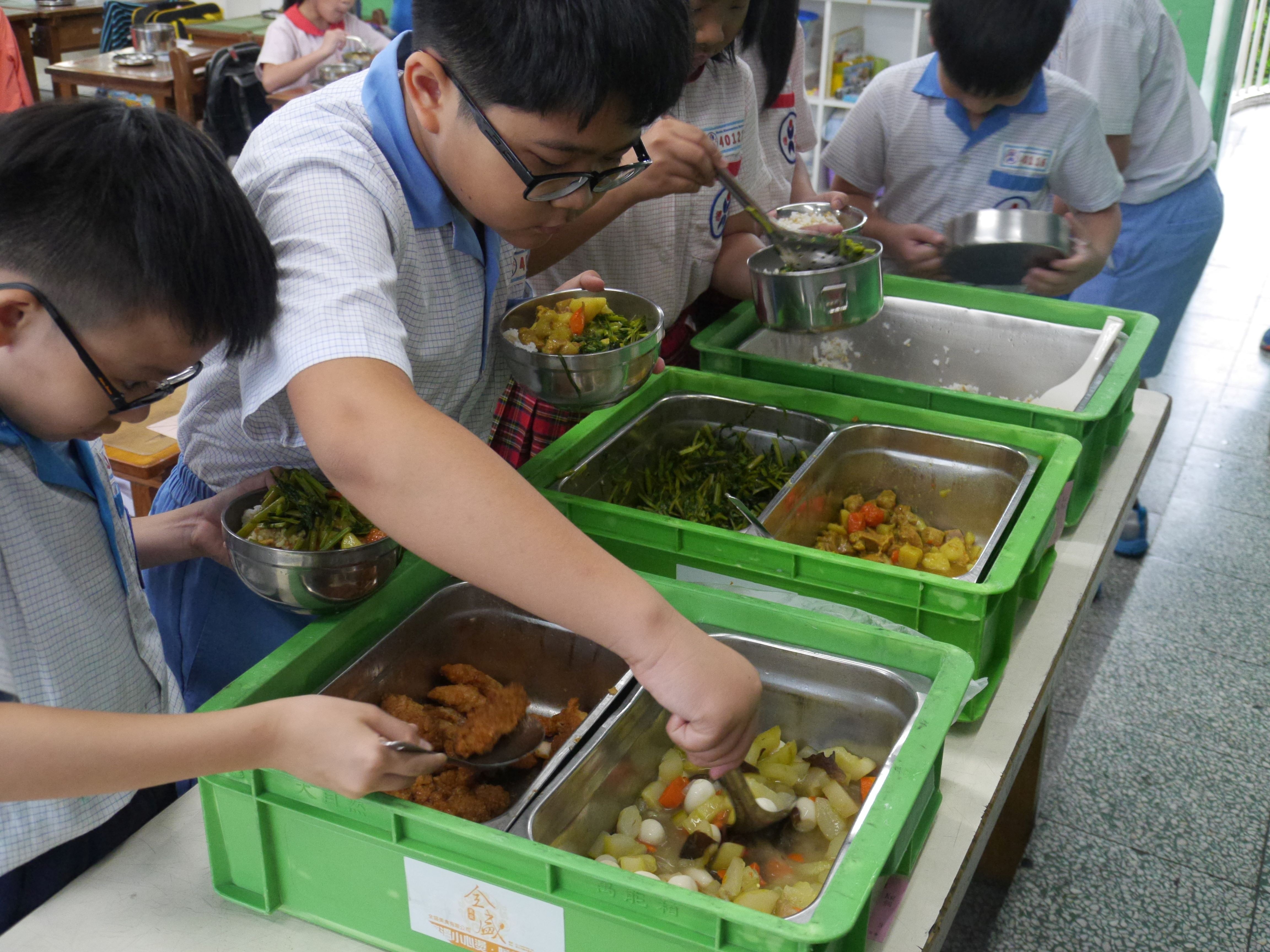 ▲▼   學校營養午餐   。（圖／新北市政府教育局提供）