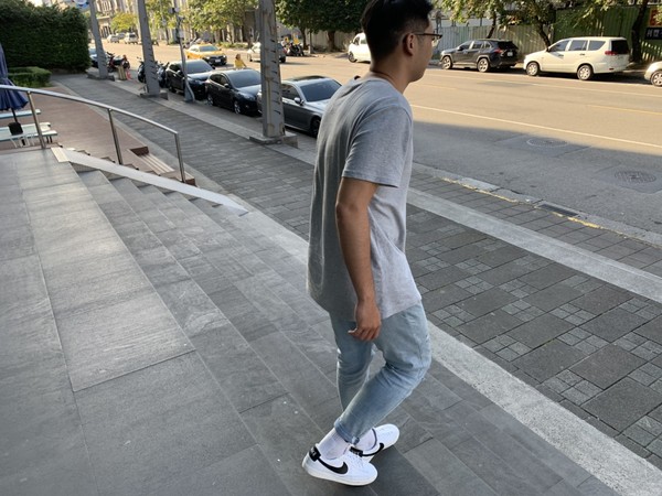 ▲▼倒退走。（圖／記者簡仲豪攝）