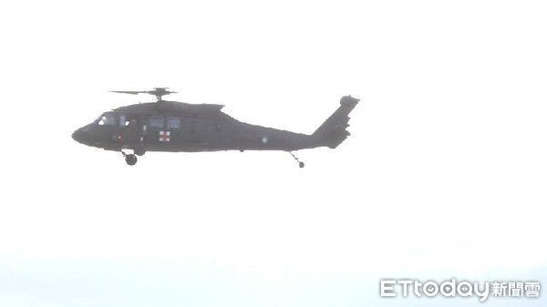 蔣正志失聯進入第3天，搜救黑鷹直升機返回花蓮機場。（圖／記者陳煥丞攝）