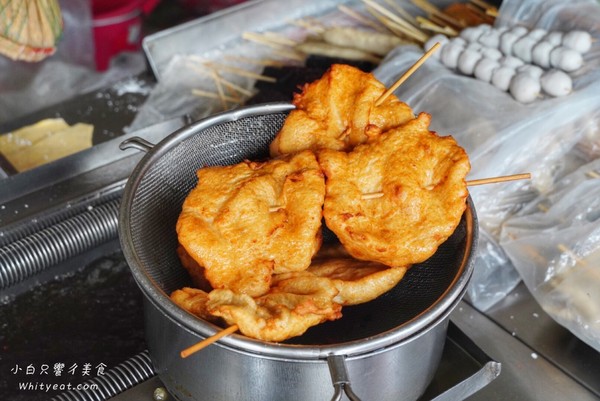 ▲阿婆甜不辣。（圖／《小白只饗ㄔ美食》提供，以下皆同，請勿隨意翻拍以免侵權）