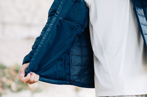 ▲UNDER ARMOUR打造兩大禦寒科技，讓運動者能從容應對冬季氣候變化。（圖／品牌提供）