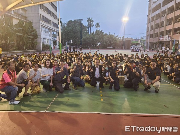 ▲屏東縣內埔警分局到美和科技大學舉辦簡易防身術教學活動             。（圖／記者陳崑福翻攝）