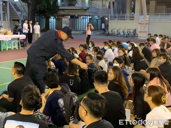 ▲屏東縣內埔警分局到美和科技大學舉辦簡易防身術教學活動             。（圖／記者陳崑福翻攝）