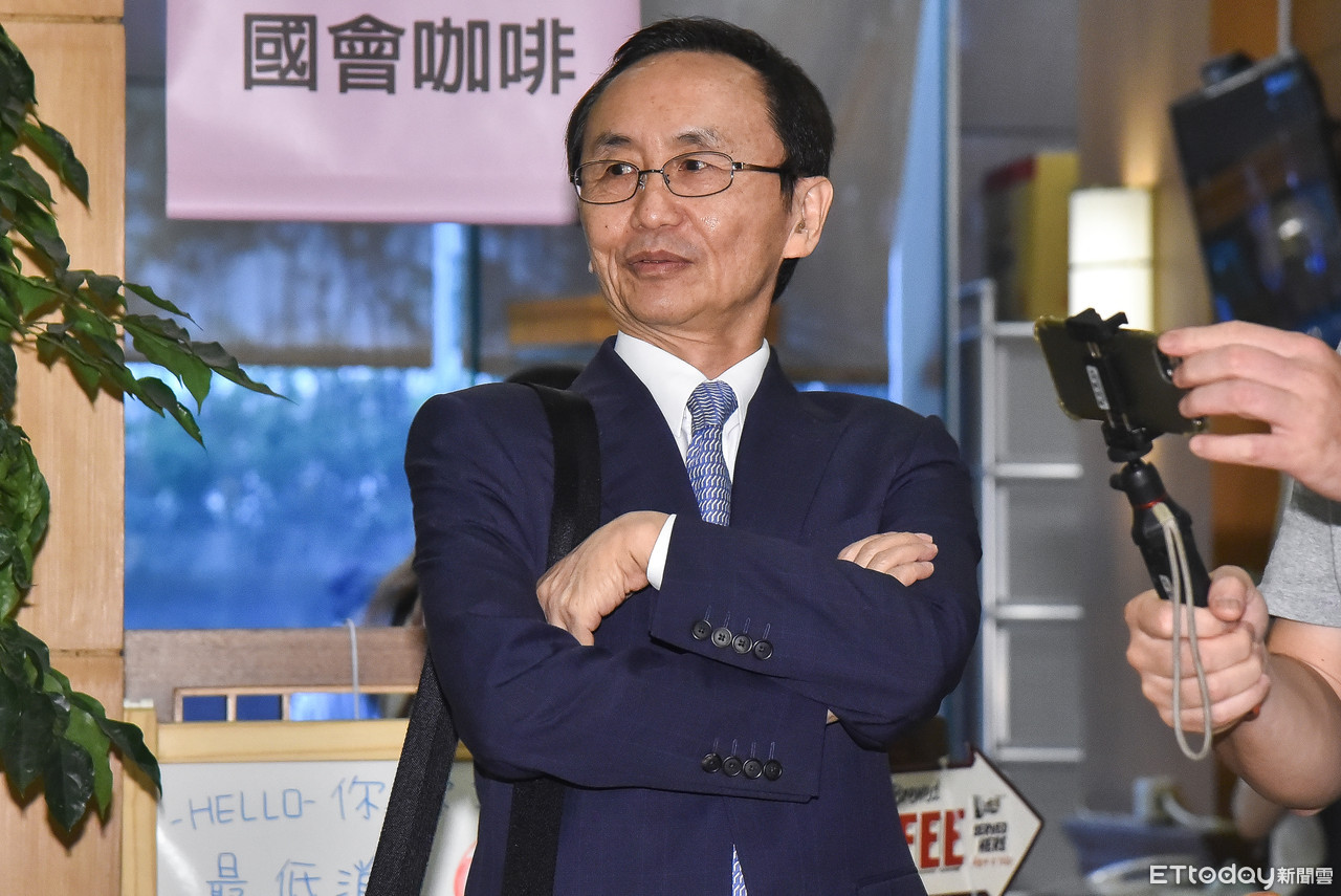 「徐巧芯不會被罷免」　吳子嘉對賭曹興誠：輸了拍不穿褲子的照片