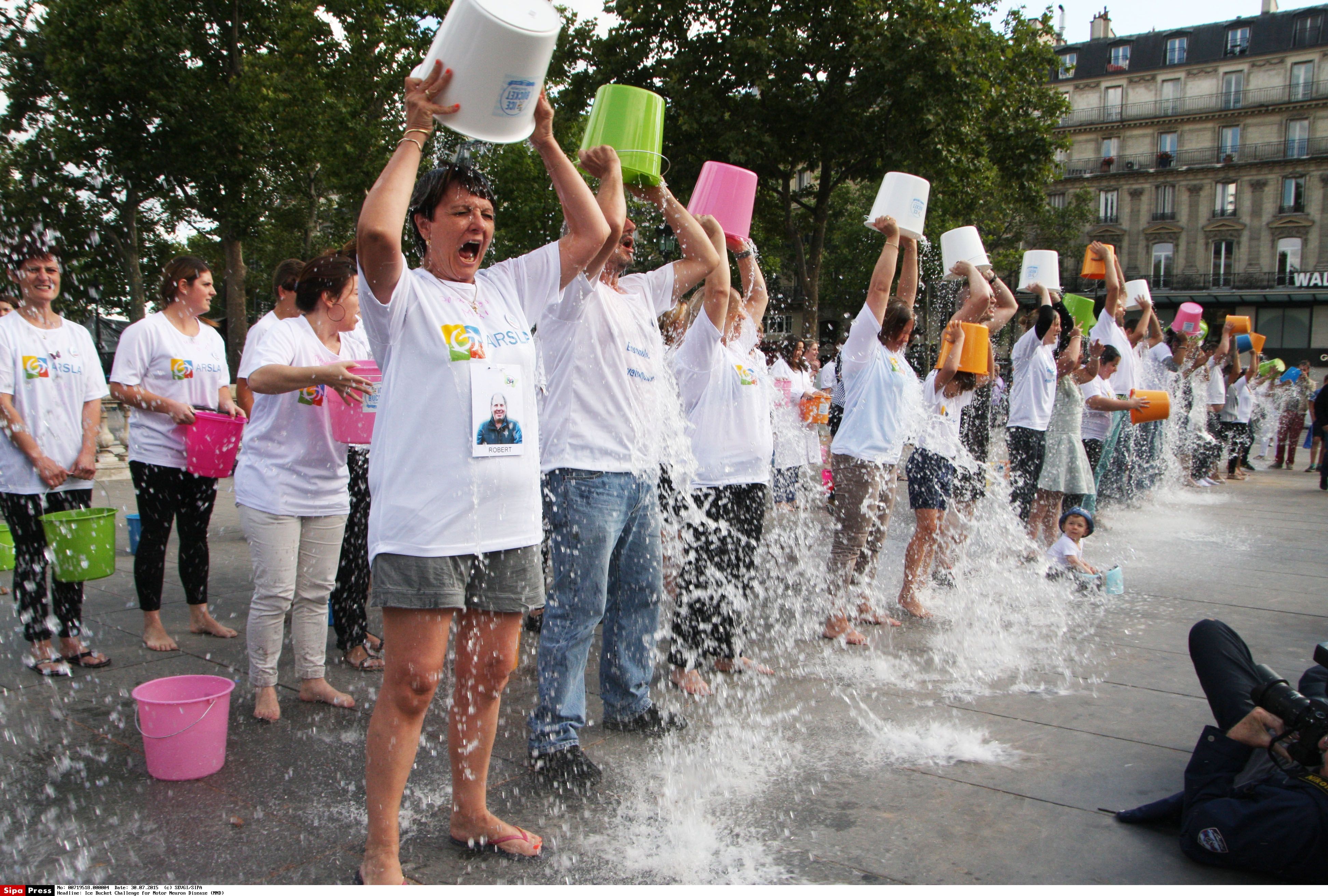 ▲▼冰桶挑戰（Ice Bucket Challange）。（圖／達志影像／美聯社）