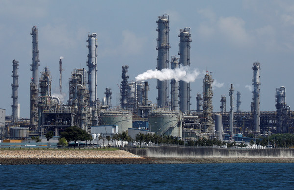 ▲▼殼牌公司因應疫情影響，將新加坡煉油廠的產能也直接砍半。（圖／路透）