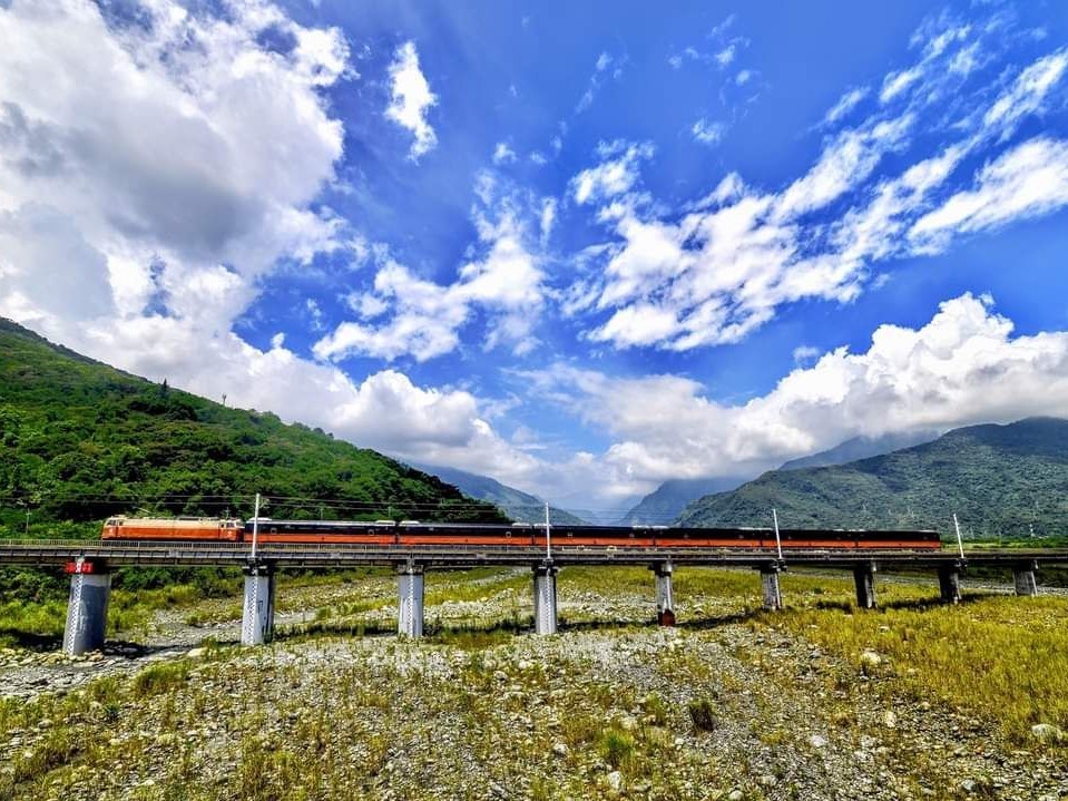 ▲▼台鐵鳴日號觀光列車。（圖／台鐵提供）