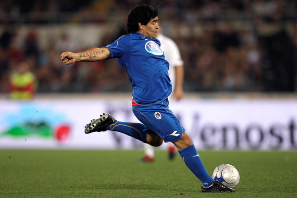 ▲▼阿根廷世紀球王馬拉度納（Diego Maradona）因心臟病發猝逝，享壽60歲。（圖／路透）