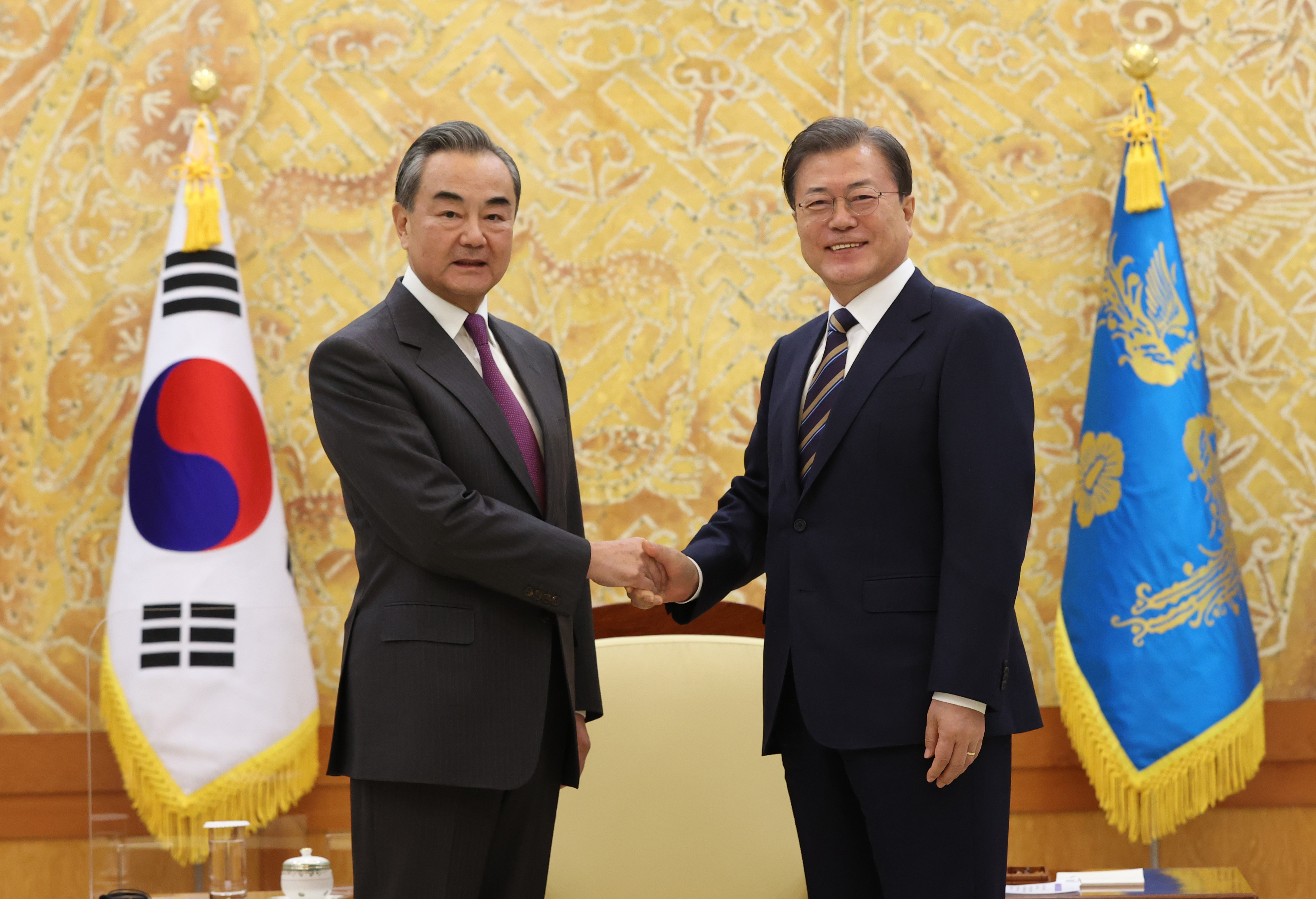 ▲▼南韓總統文在寅26日下午在青瓦台接見中國外交部長王毅。（圖／達志影像）