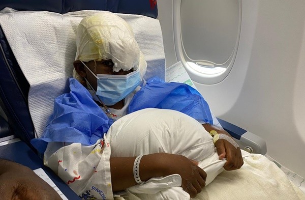 ▲牙買加5歲男童米克勒（Mickele Allen）遭比特犬攻擊重傷，前往美國治療。（圖／翻攝Twitter@@zioncareint）