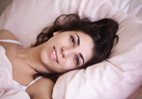 ▲▼女性,床上。（圖／取自免費圖庫Pixabay）