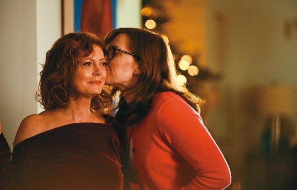 2位奧斯卡影后蘇珊莎蘭登（左）、凱特溫絲蕾（右）首度合作，2人分飾母女，在母親要自殺前共度最後的聖誕夜。（海樂提供）