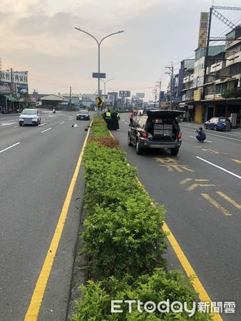 ▲▼高雄自撞車禍。（圖／記者吳世龍翻攝）