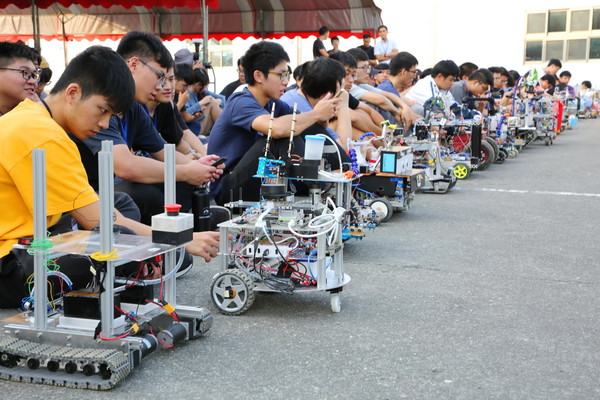 ▲2020生機盃田間機器人競賽嘉大女子團隊創紀錄勇奪第1名。（圖／嘉義大學提供）