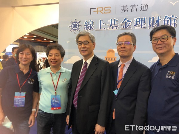 ▲▼黃天牧參觀金融博覽會。（圖／記者吳靜君攝）