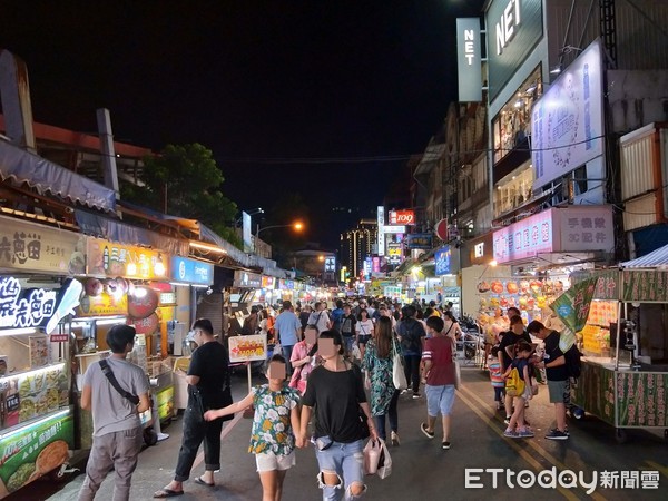 ▲蔡姓男子在羅東夜市打小吃業者還開槍恐嚇，被判4年6月刑期。（圖／記者游芳男攝）