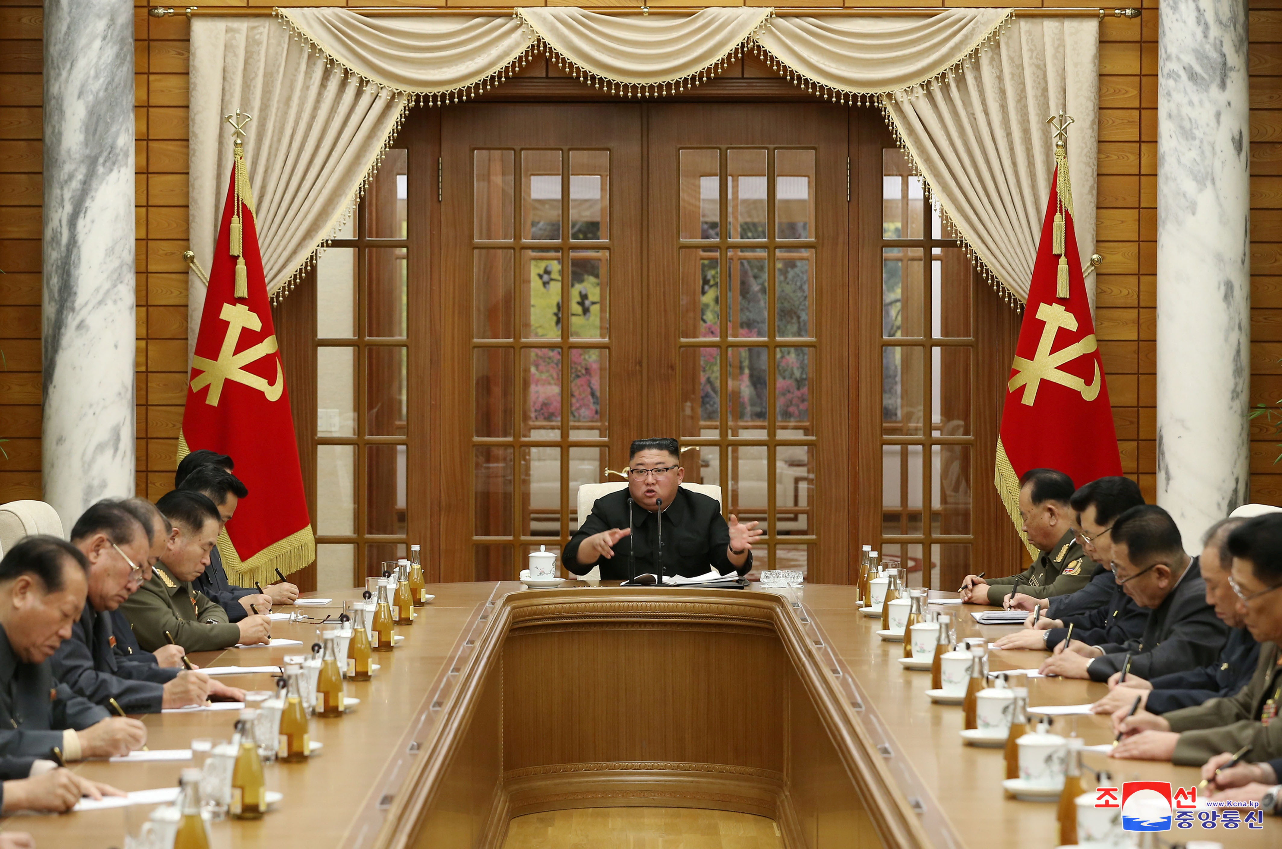▲▼北韓最高領導人金正恩召開政治局擴大會議，討論經濟問題。（圖／路透社）