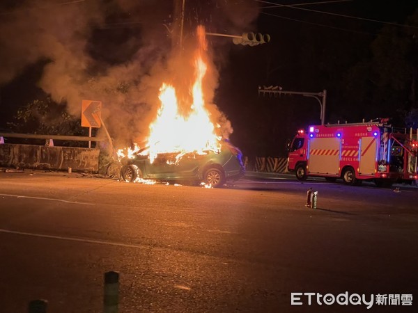 ▲頗有愛心的邱姓男子，30日凌晨駕車要將1隻傷貓送醫，卻在台南市玉井區竹圍橋發生自撞橋墩車禍起火，邱男逃避不及已成焦屍，但貓兒則無礙。（圖／記者林悅翻攝，下同）