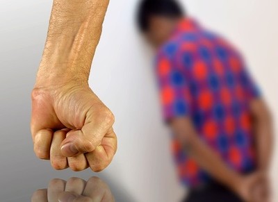 男吃碗粿遇惡煞！剃髮凌虐逼自慰「打滿1整杯」　他逃9年下場曝