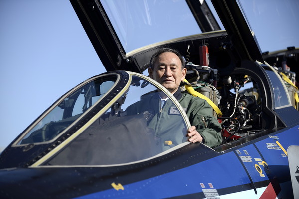 ▲▼日本首相菅義偉登上F-4幽靈II戰鬥機。（圖／路透社）