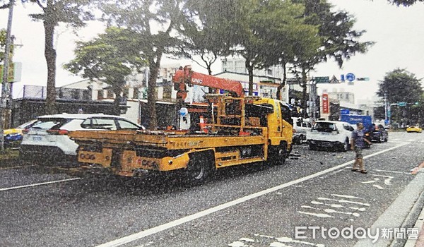 ▲以開拖吊車為業的簡姓男子，今年8月間施用笑氣後開車，行經蘆竹區文中路時，連續追撞前方大貨車在內3輛車。（圖／記者沈繼昌翻攝）