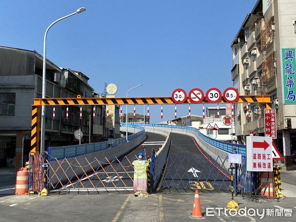 ▲▼台南長榮路臨時鋼便橋。（圖／記者林悅攝）