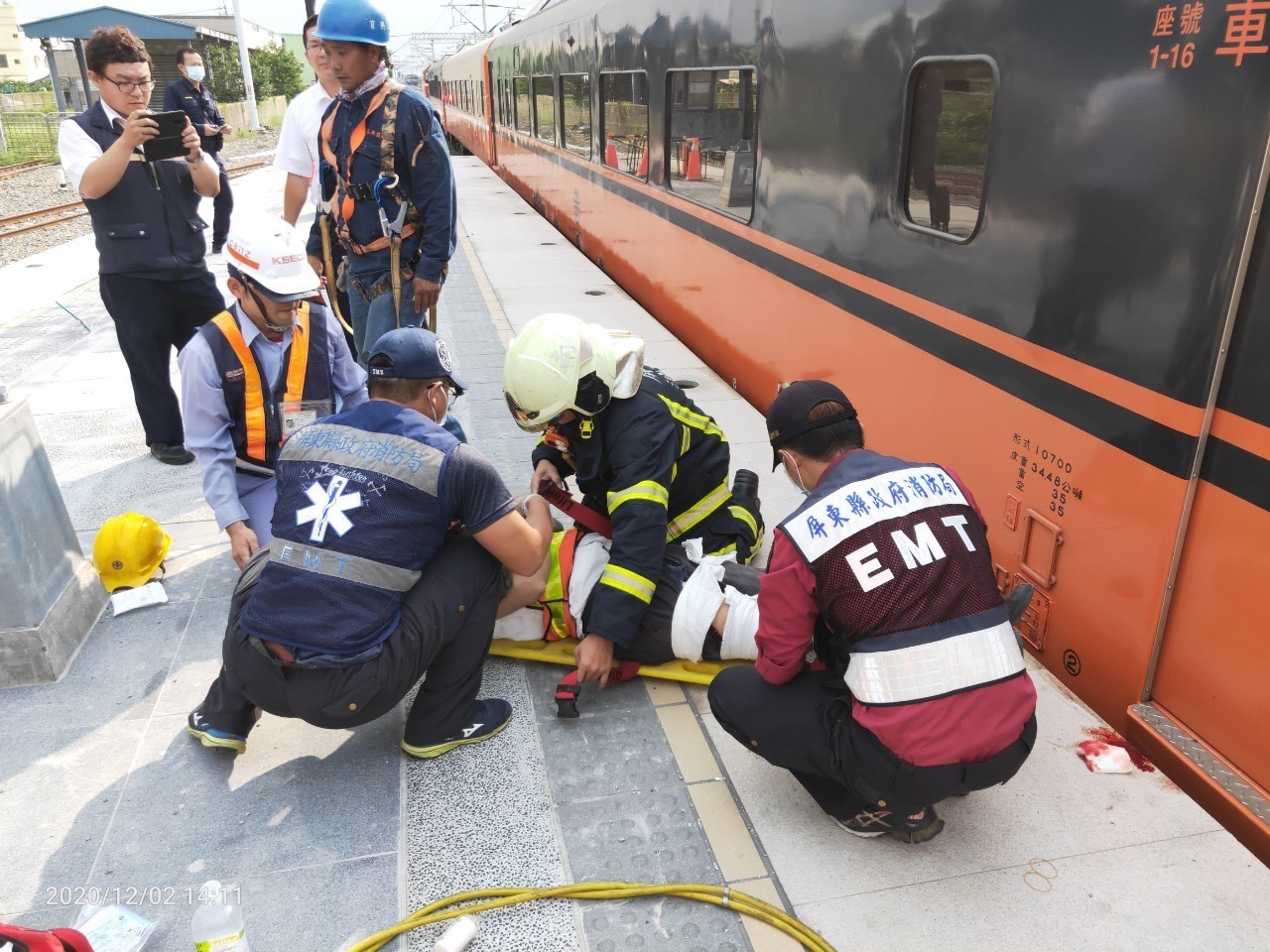 ▲台鐵火車站發生工作人員遭車廂夾傷事件。            。（圖／民眾提供）