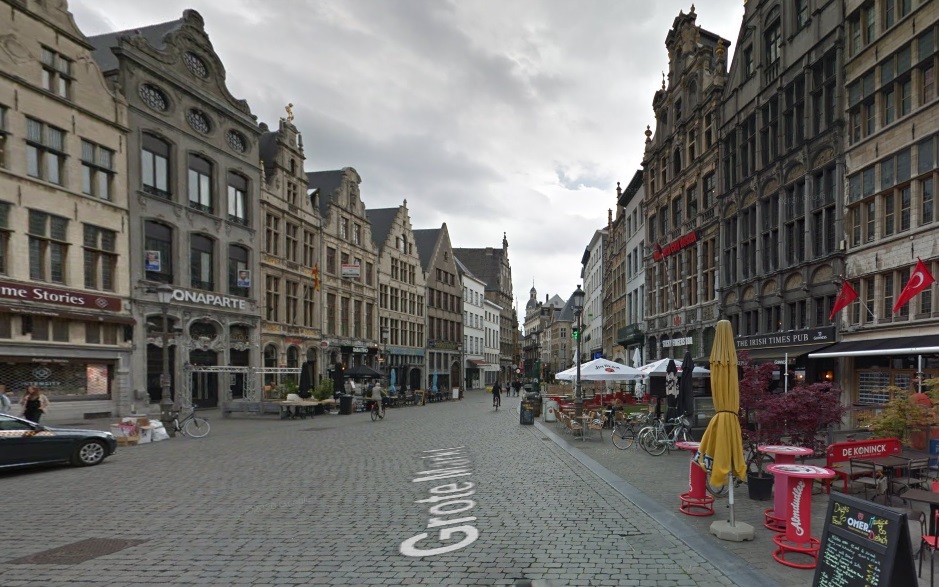 ▲▼荷蘭海牙Grote Markt發生攻擊案。（圖／翻攝自Google Map）