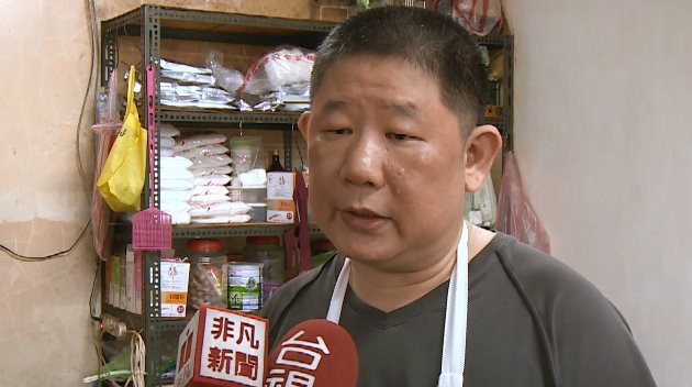 買便當總賒帳！他還錢「付500硬拗千元鈔」　店家看監視器氣炸。（圖／東森新聞）