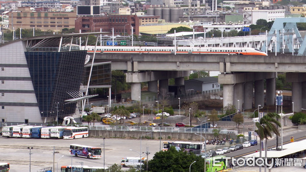 ▲▼台灣高鐵,台中站,烏日站,臺中捷運綠線,臺鐵新烏日車站,三鐵共構,高鐵一路與站區二路口,島式月台。（圖／記者姜國輝攝）