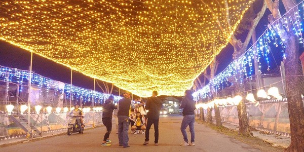 ▲▼2020金崙溫泉季聖誕點燈。（圖／翻攝自太麻里鄉公所臉書專頁）