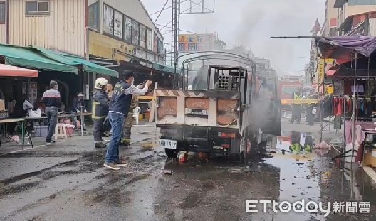 ▲台南市長黃偉哲表示，年底活動多，警察局與民政局應加強宣導廟會活動優質化作為，特別要注意安全。（圖／記者林悅翻攝，下同）