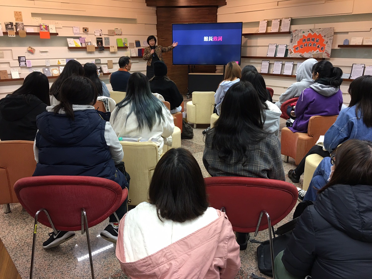 ▲▼淡江大學圖書館舉行「傳播風暴：歷史科技與未來」書展。（圖／邱柏融同學提供）