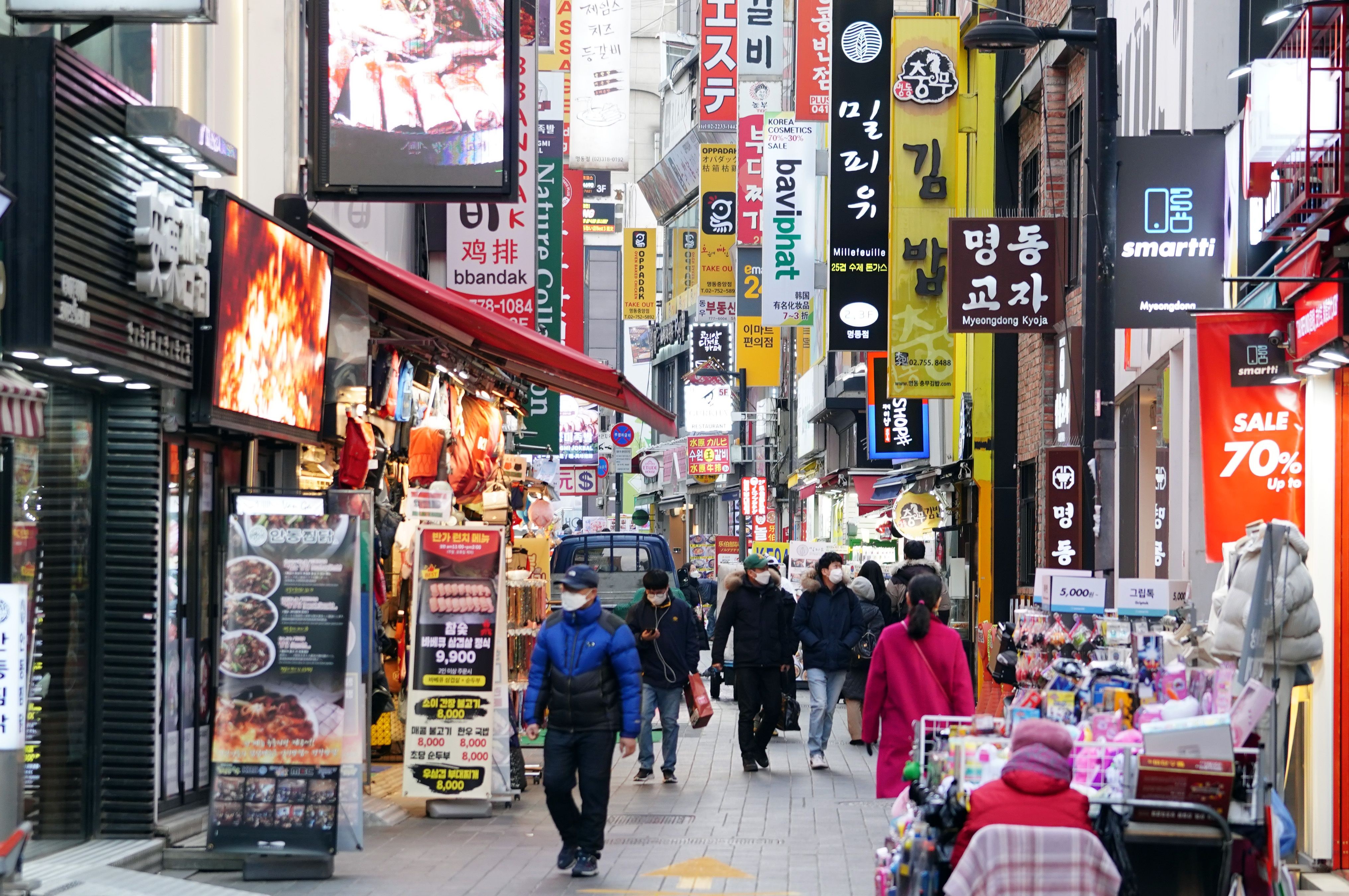 ▲▼南韓6日提升全國防疫層級，圖為首爾市明洞街景。（圖／達志影像）