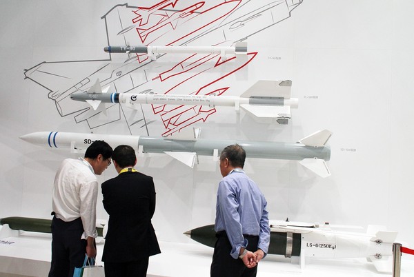▲▼中航工業集團（AVIC）在北京國際航空展展示導彈。（圖／CFP）