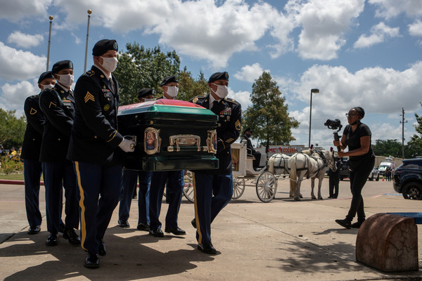 ▲▼2020年8月14日，美國軍方為慘遭分屍的陸軍下士吉倫（Vanessa Guillen）舉行葬禮。（圖／路透）
