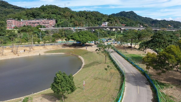 ▲樹林館前路環保公園旁，一座「沐心池」將於年底完工。（圖／高管處提供）