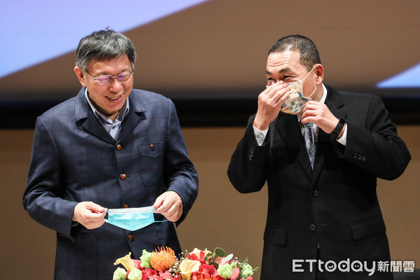 ▲台北市長柯文哲、新北市長侯友宜出席2025世壯運簽約記者會。（圖／記者林敬旻攝）