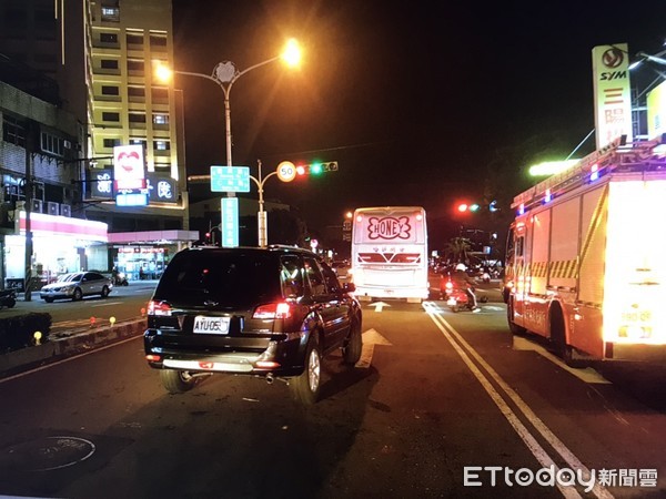 ▲▼台中男騎士擦撞單車倒地，遭遊覽車輾。（圖／民眾提供）