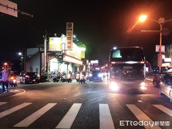 ▲▼台中男騎士擦撞單車倒地，遭遊覽車輾。（圖／民眾提供）