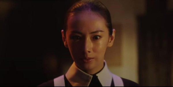 北川景子在《約定的夢幻島》演出經典角色「伊莎貝拉」。（翻攝《約定的夢幻島》預告片）