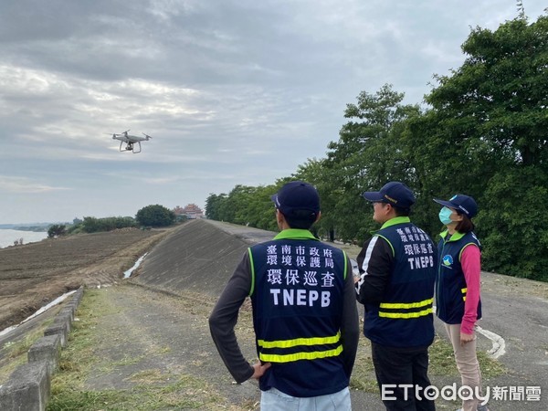 ▲環保署空氣品質預告12月12、14日有兩波境外空氣污染，台南市環保局將啟動稽巡查作業，加強工地稽查及柴油車目視判煙等作業。（圖／記者林悅翻攝，下同）