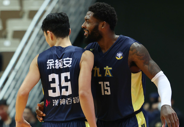 ▲九太 布蘭登（Branden Dawson）、余純安 璞園 喬丹（Jordan Tolbert）。（圖／籃協提供）