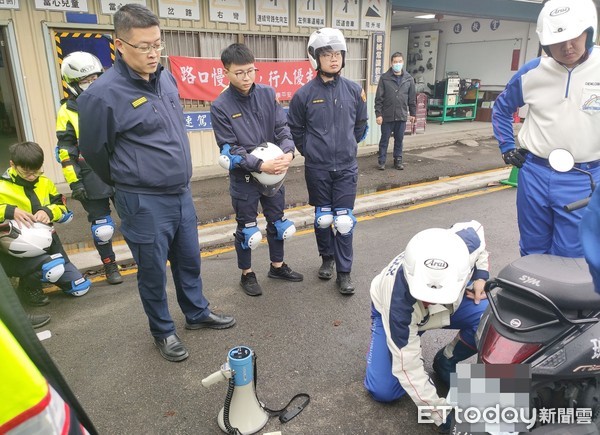 ▲為提升基層員警騎乘機車技能與安全，平鎮警分局安排太子駕訓班為員警特訓。（圖／記者沈繼昌翻攝）