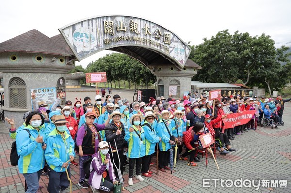 ▲▼台東卑南鄉320位長輩浩浩蕩蕩出遊。（圖／卑南鄉公所提供，下同）