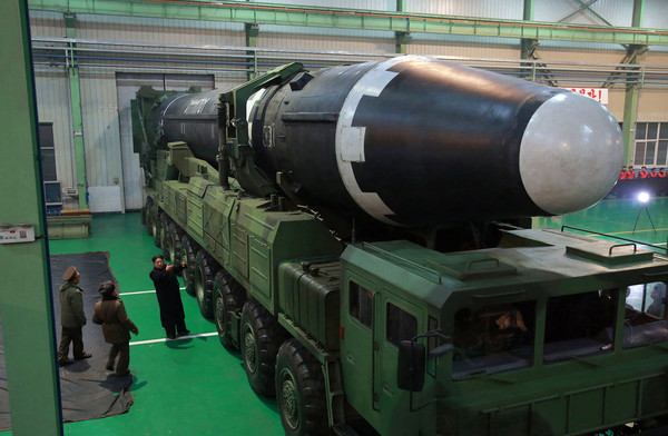 ▲▼北韓火星-15彈道飛彈，據稱可乘載超重型核彈頭。（圖／達志影像／美聯社）