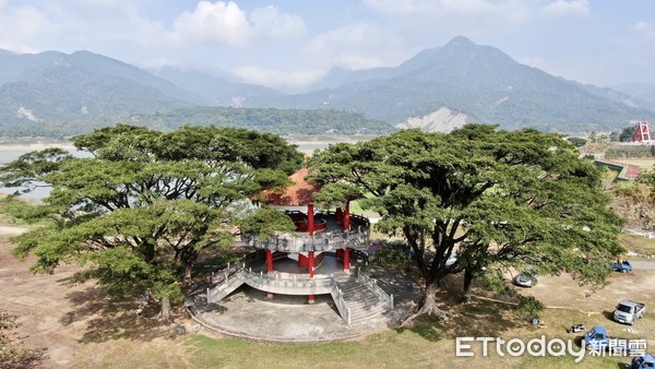 ▲▼曾文水庫水情拉警報，底部成青青草原。（圖／攝影師呂竑毅提供）