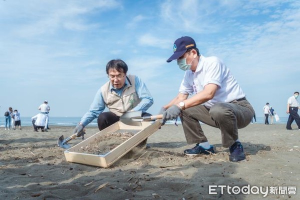 ▲台南市政府在關廟轉運站舉辦「安心城市」年終記者會，由衛生局、消防局、警察局及環保局等局處首長簡報整年成果。（圖／記者林悅翻攝，下同）